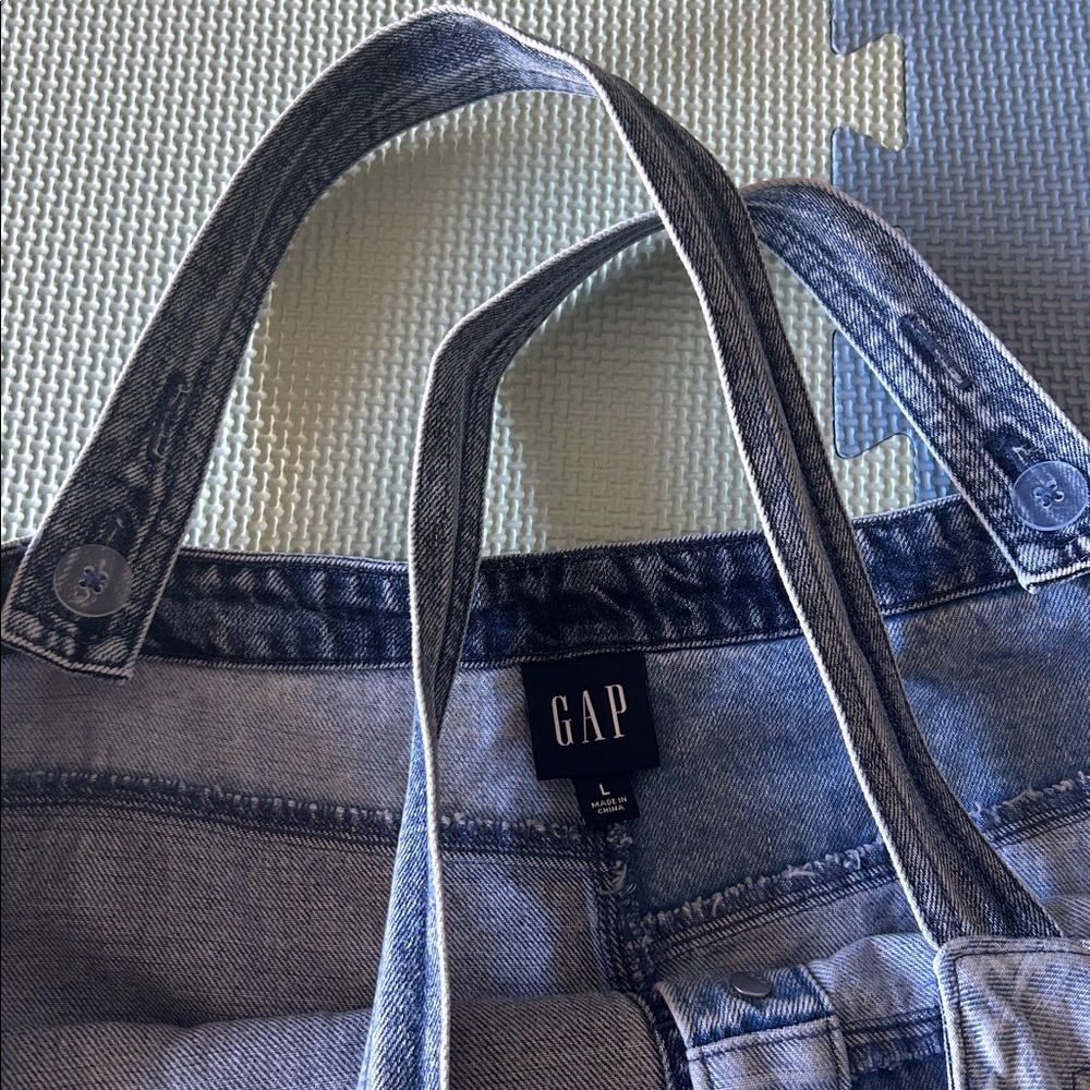 GAP Sleeveless Patchwork Denim Midi Dress in Light and Medium Blue - Picture 5 of 10